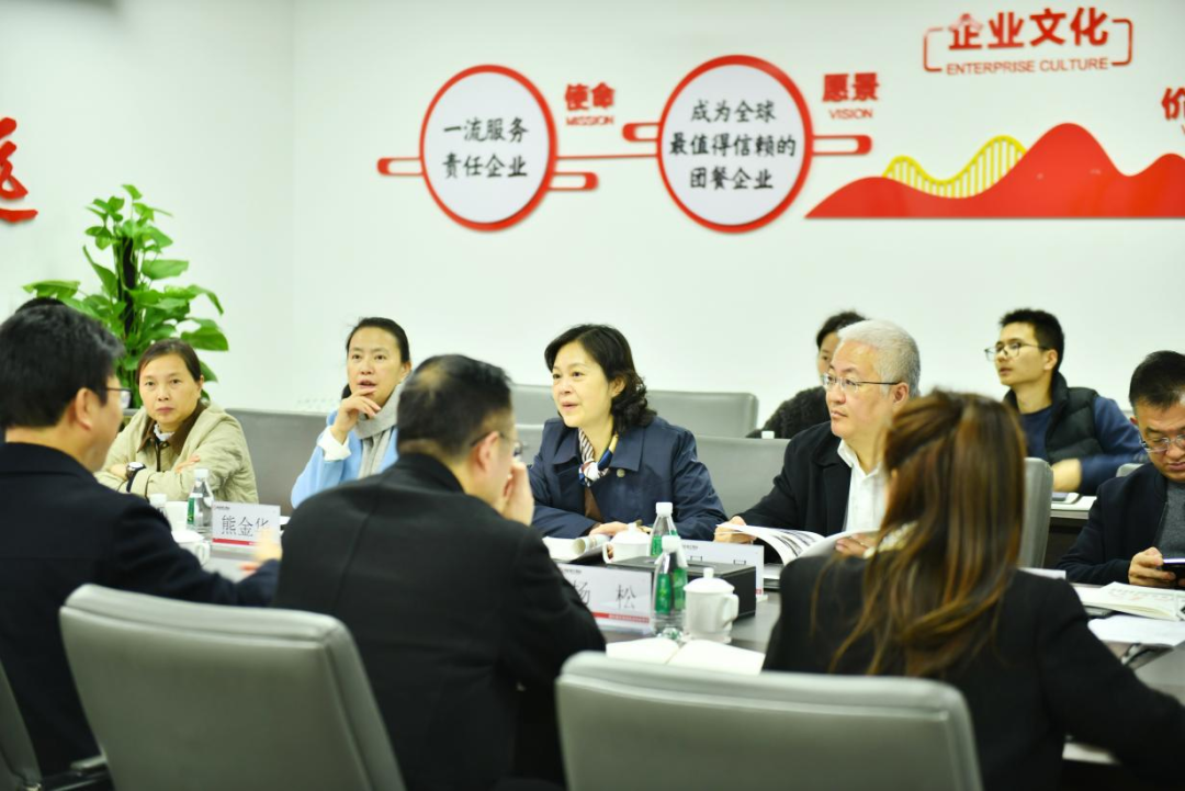 四川省商务厅副厅长尹奇志一行莅临福鹿会餐饮集团调研指导